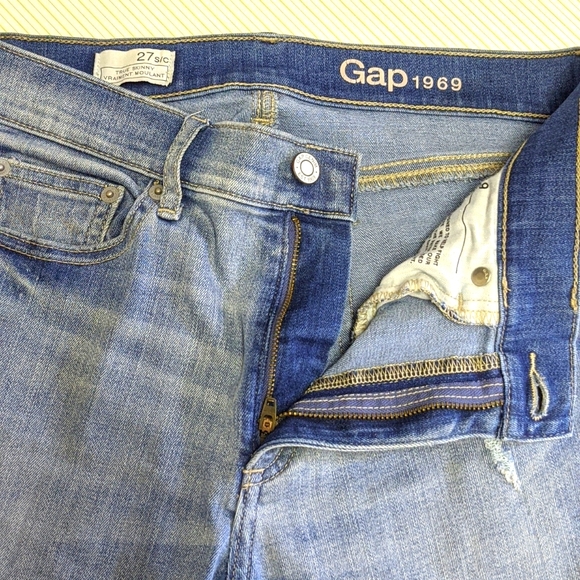 GAP True Ripped Skinny Jeans (High Waisted) - Picture 6 of 8